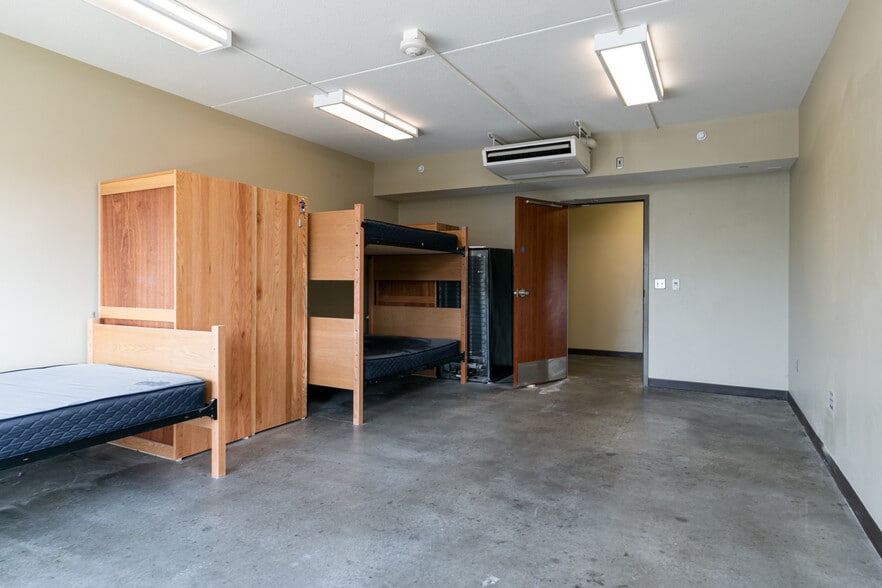 More Photos Of 1632 McCain Ln, Manhattan Sorority Fraternity House For Sale