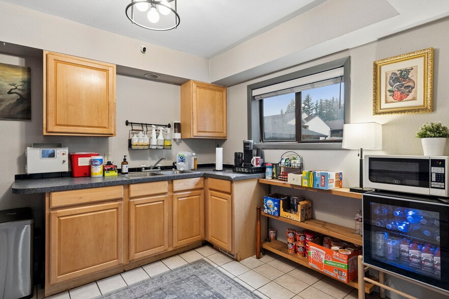 More Photos Of 17641 SE Stark St, Portland Storefront Retail Office For Sale