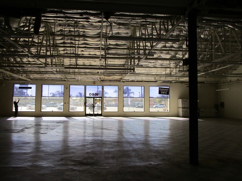 More Photos Of 1660 S Oxnard Blvd, Oxnard Warehouse For Sale