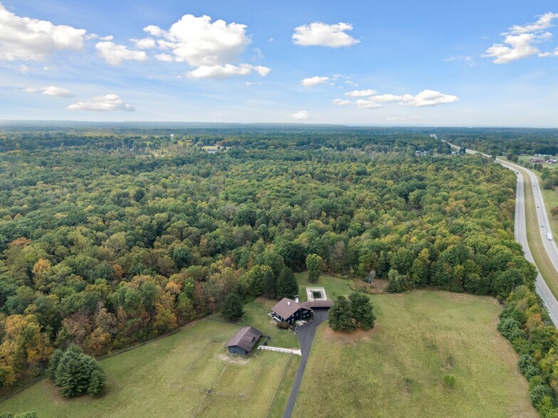 More Photos Of 550 Warner rd, Vienna Specialty For Sale