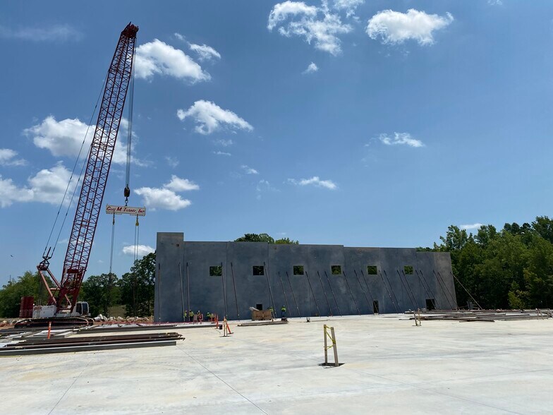 More Photos Of 7901 Indlea Point, Greensboro Manufacturing For Lease