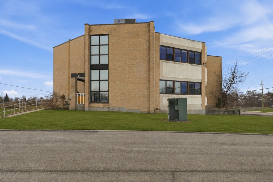 More Photos Of 149 N Murray St, Quinte West Office For Sale