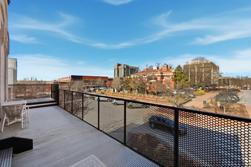 More Photos Of 1 W Mountain St, Fayetteville Office For Lease