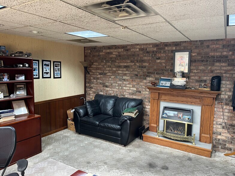 More Photos Of 5013 Park St, Jacksonville Auto Repair For Sale