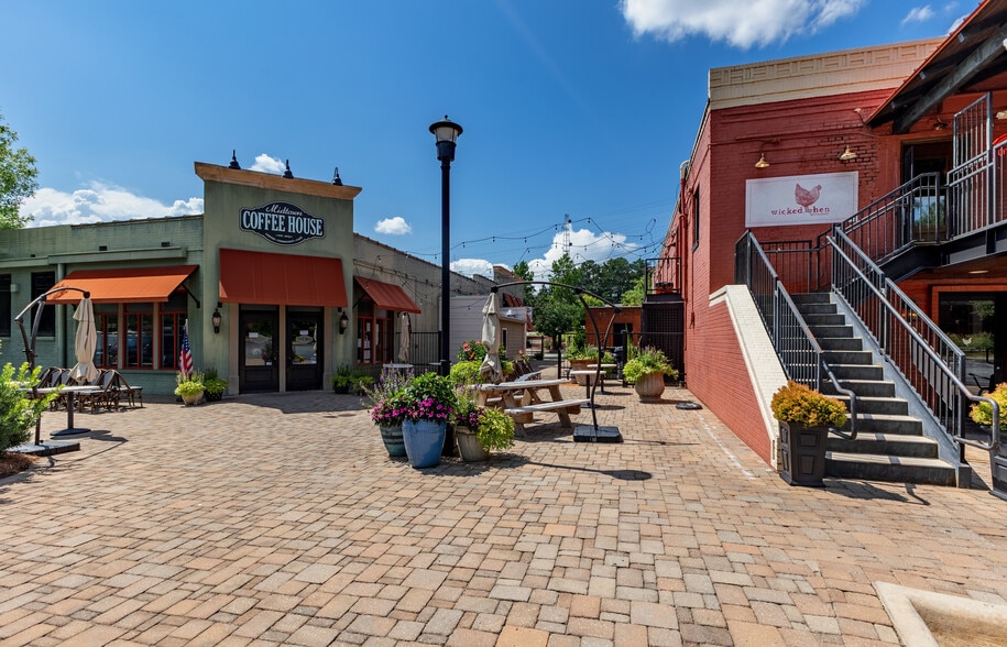 More Photos Of 1358 13th St, Columbus Storefront Retail Office For Lease