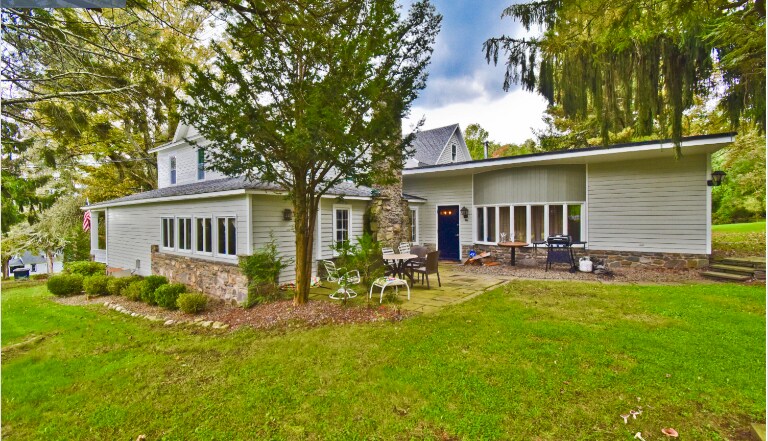 More Photos Of 2735 PA-390, Canadensis Hospitality For Sale