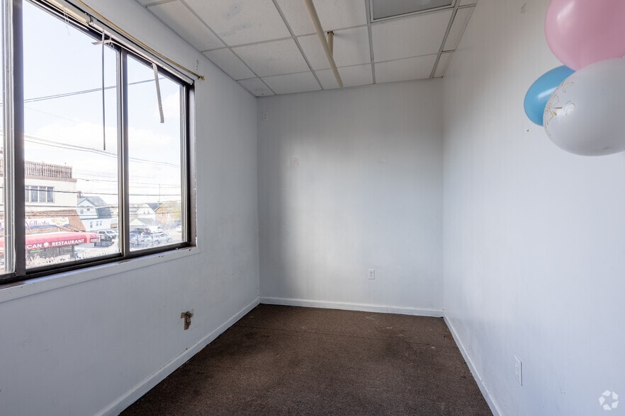 More Photos Of 7704 W John F Kennedy Blvd, North Bergen Storefront Retail Office For Sale