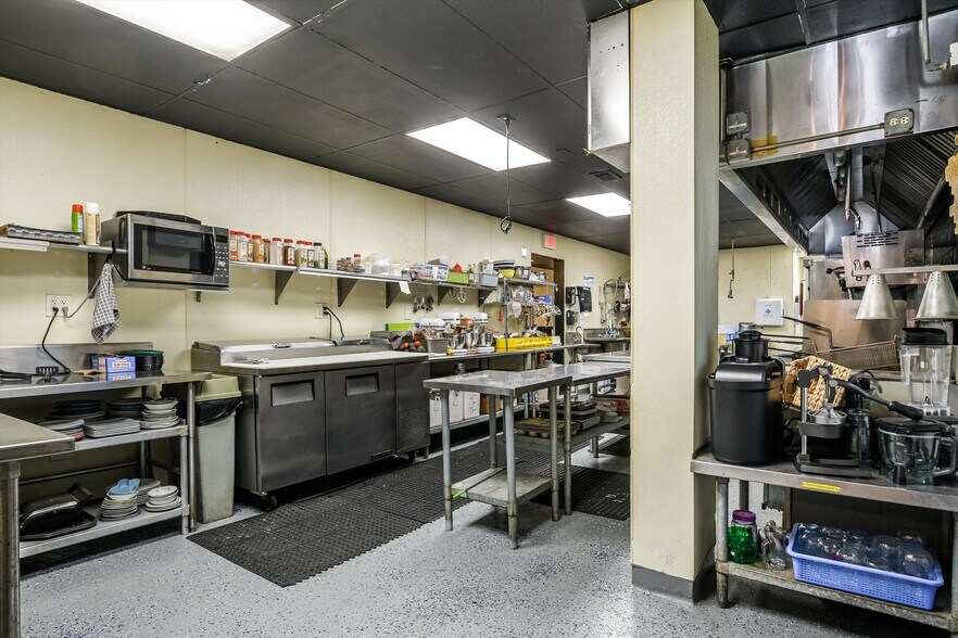 More Photos Of 5481 N Northwest Hwy, Chicago Storefront Retail Residential For Sale