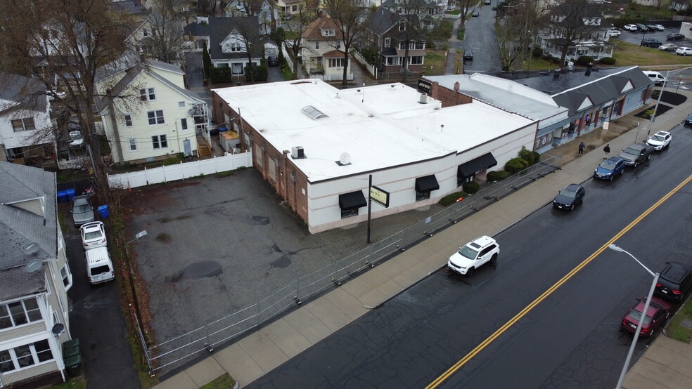 More Photos Of 911 Belmont Ave, Springfield Freestanding For Sale