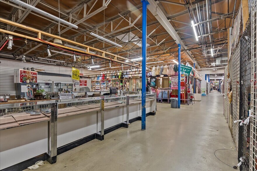 More Photos Of 318 E Long Ave, Fort Worth General Retail For Sale