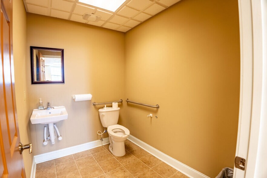 More Photos Of 403 S Pleasant Hill Rd, Warner Robins Office For Sale