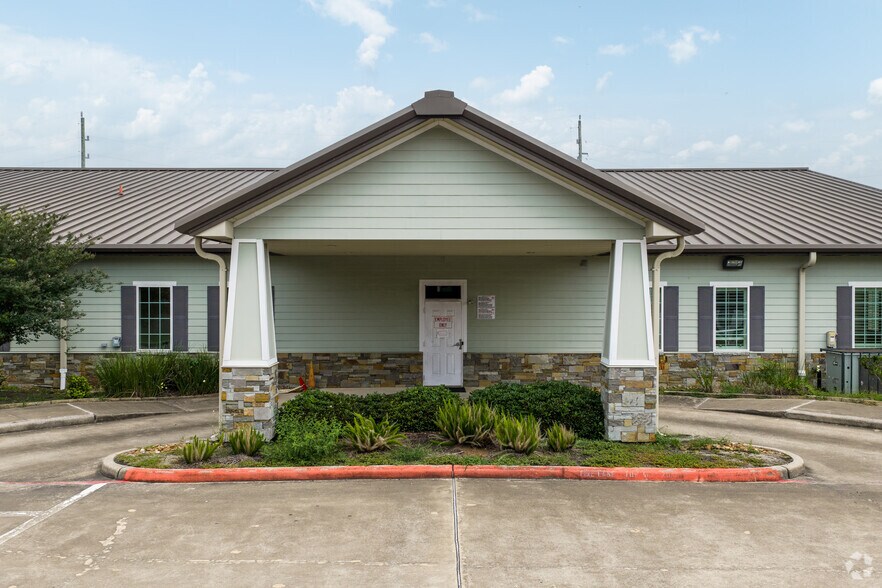More Photos Of 11820 Huffmeister Rd, Houston Office For Sale