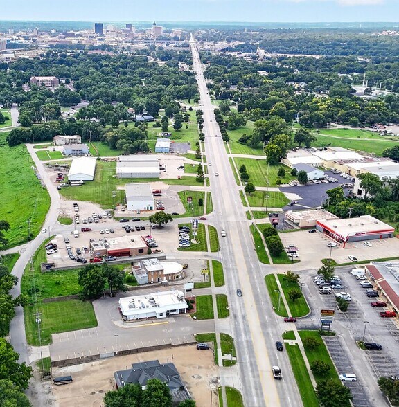 More Photos Of 1812 NW Topeka Blvd, Topeka Fast Food For Lease