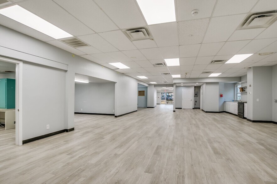More Photos Of 1701 Evergreen Ave, Austin Light Distribution For Lease
