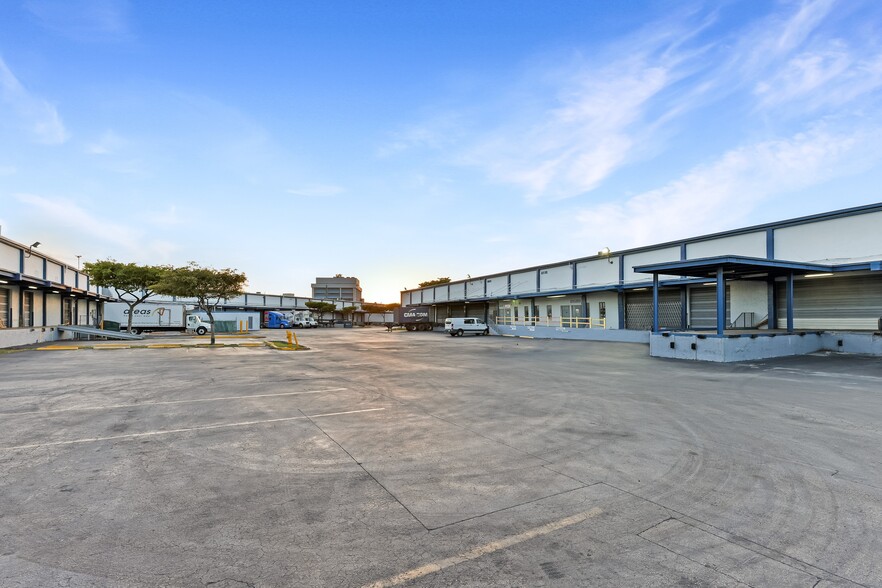 More Photos Of 6910-6940 NW 12th St, Miami Unknown For Lease