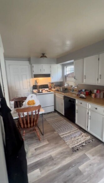 More Photos Of 157 Cambridge Ave E, Greenwood Apartments For Sale