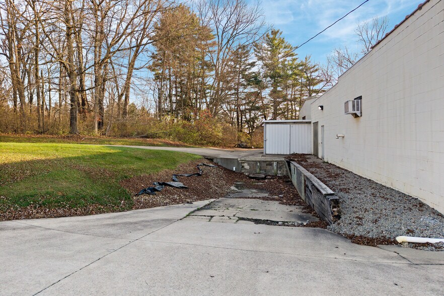 More Photos Of 8028 Newark Rd, Mount Vernon Industrial For Sale