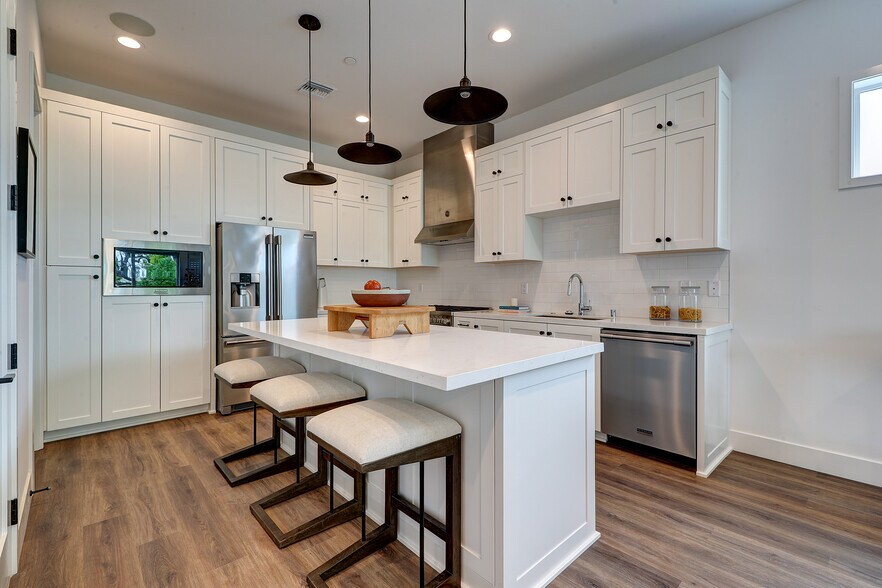 More Photos Of 1445-1447 S Redondo Blvd, Los Angeles Apartments For Sale