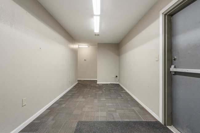 More Photos Of 1004 N Victor Ave, Tulsa Warehouse For Sale