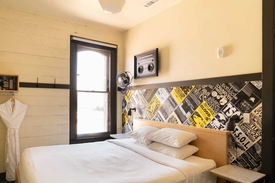 More Photos Of 203-209 NW 3rd Ave, Portland Hotel For Sale