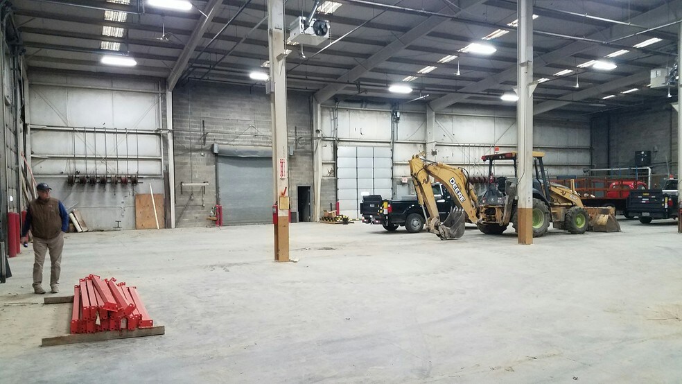 More Photos Of 2786 E Crescentville Rd, West Chester Warehouse For Lease