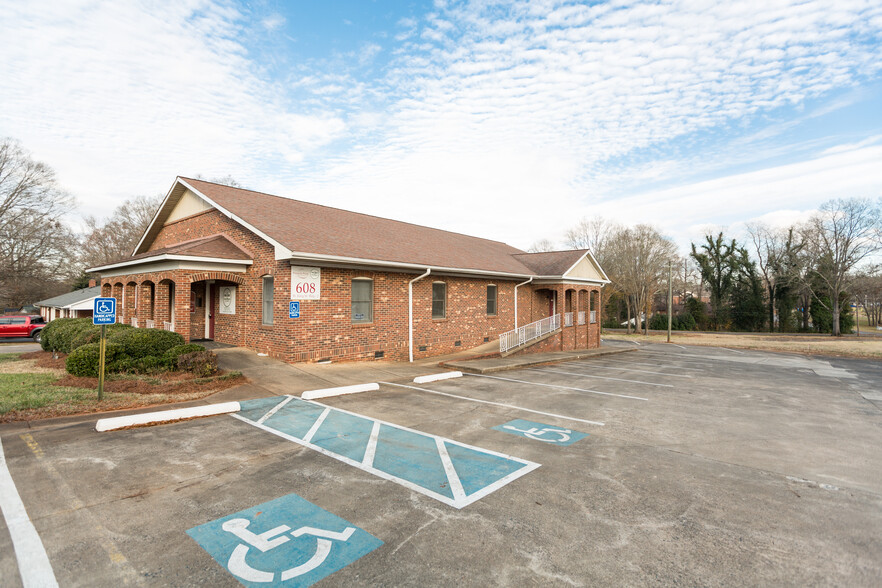 Primary Photo Of 104 N Sims St, Kings Mountain Medical For Sale