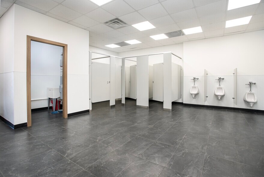 More Photos Of 2302 Neiman Marcus Pky, Longview Industrial For Sale