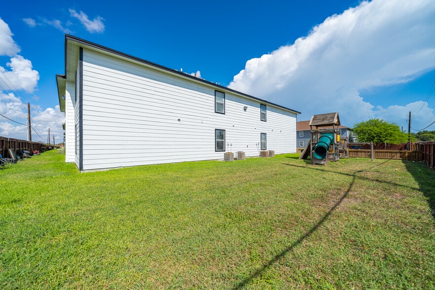 More Photos Of 5929 Wooldridge Rd, Corpus Christi Apartments For Sale