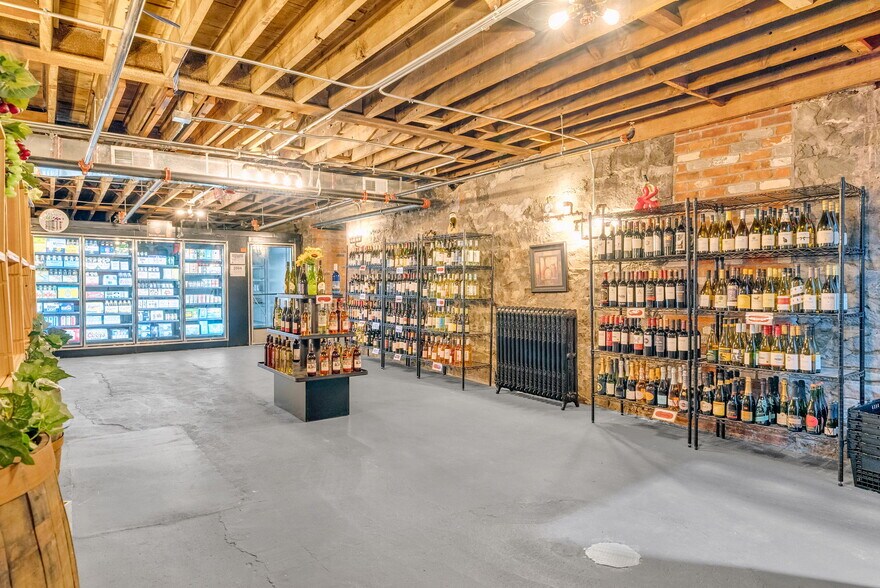 More Photos Of 306-310 Huron Ave, Port Huron Freestanding For Sale