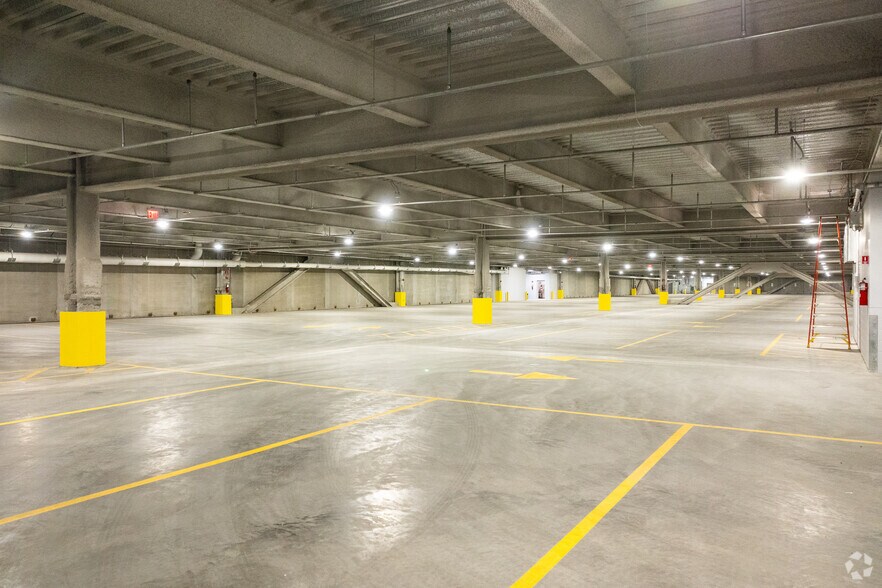 More Photos Of 28-10 Whitestone Expy, Flushing Warehouse For Lease