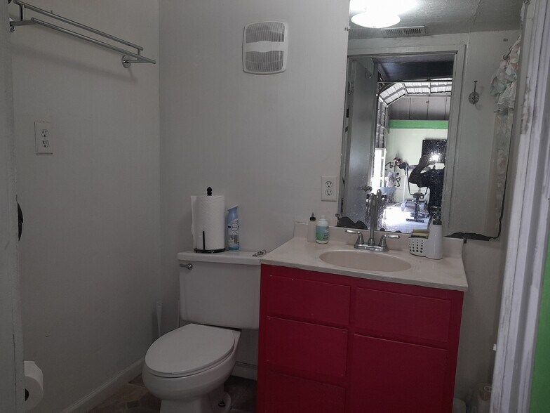 More Photos Of 9135 S Main St, Jonesboro Light Manufacturing For Sale