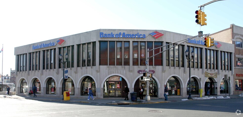 More Photos Of 3109 Bergenline Ave, Union City Bank For Lease