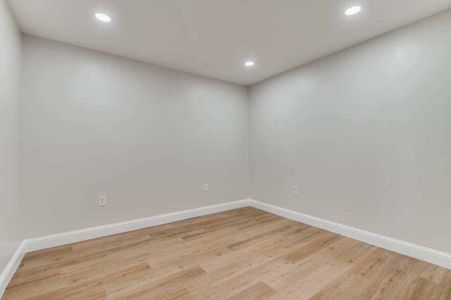 More Photos Of 1335 E Crosby Rd, Carrollton Medical For Lease