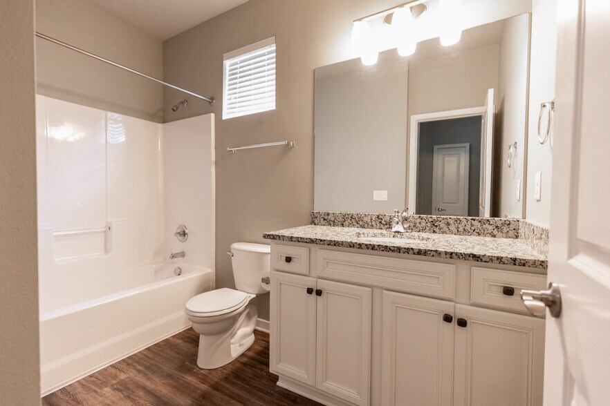 More Photos Of 325 SW 7th St, Des Moines Apartments For Sale