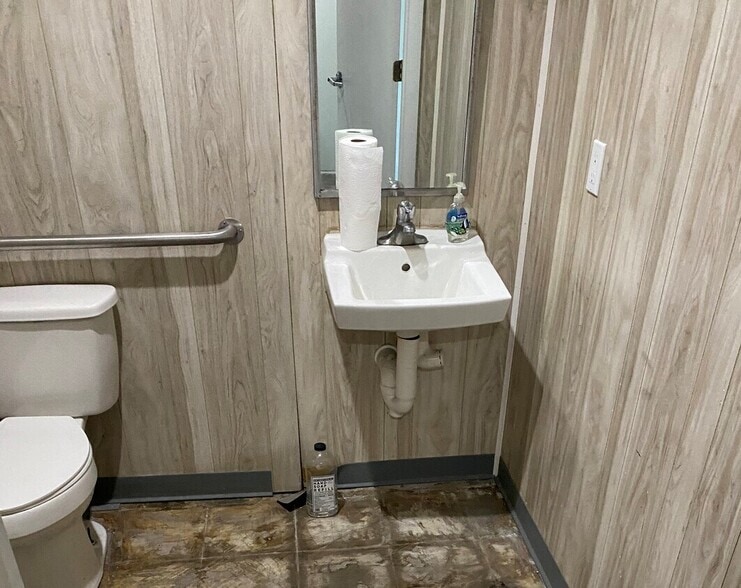 More Photos Of 6973 Highway Ave, Jacksonville Warehouse For Sale