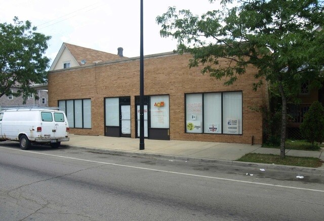 More Photos Of 3839-3841 N Kedzie Ave, Chicago Office For Sale
