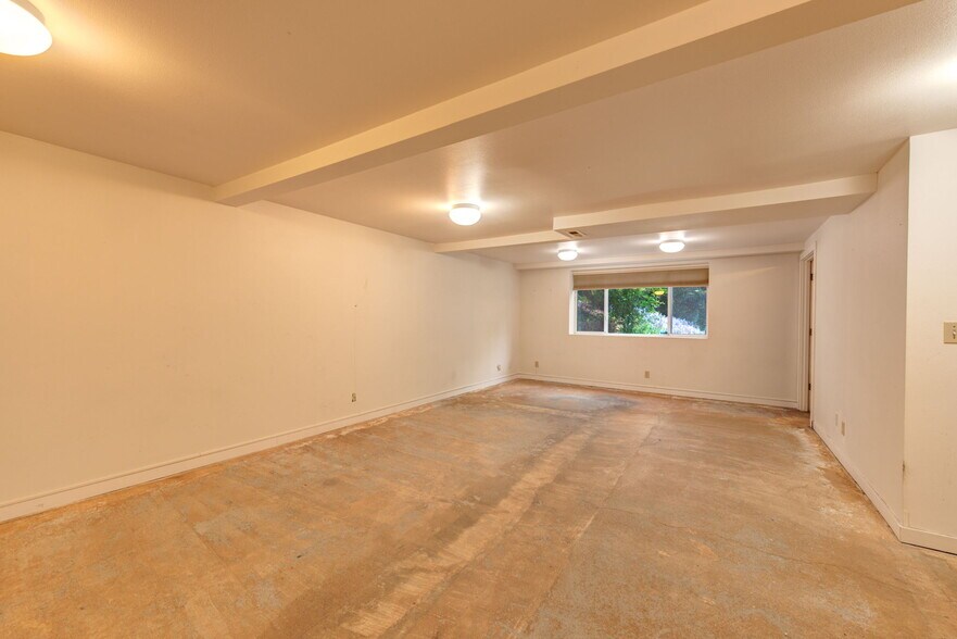 More Photos Of 654 W Main St, Monroe Office For Sale
