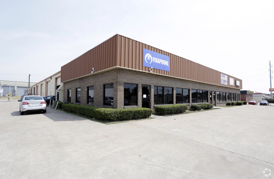 More Photos Of 301 E Buckingham Rd, Garland Light Distribution For Sale