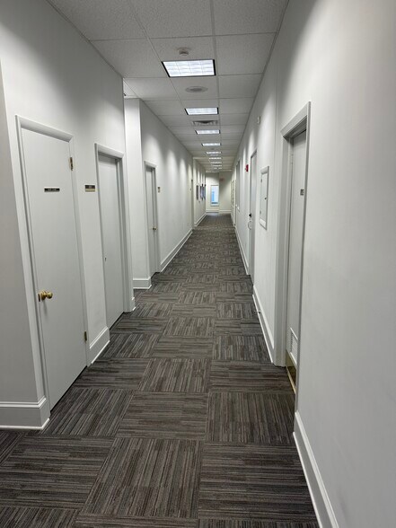 More Photos Of 14-20 W Market St, York Office For Sale
