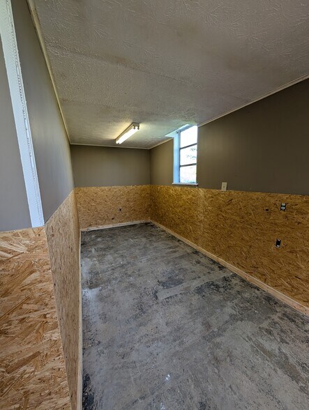 More Photos Of 707 Jewell Rd, Wilmore Warehouse For Sale