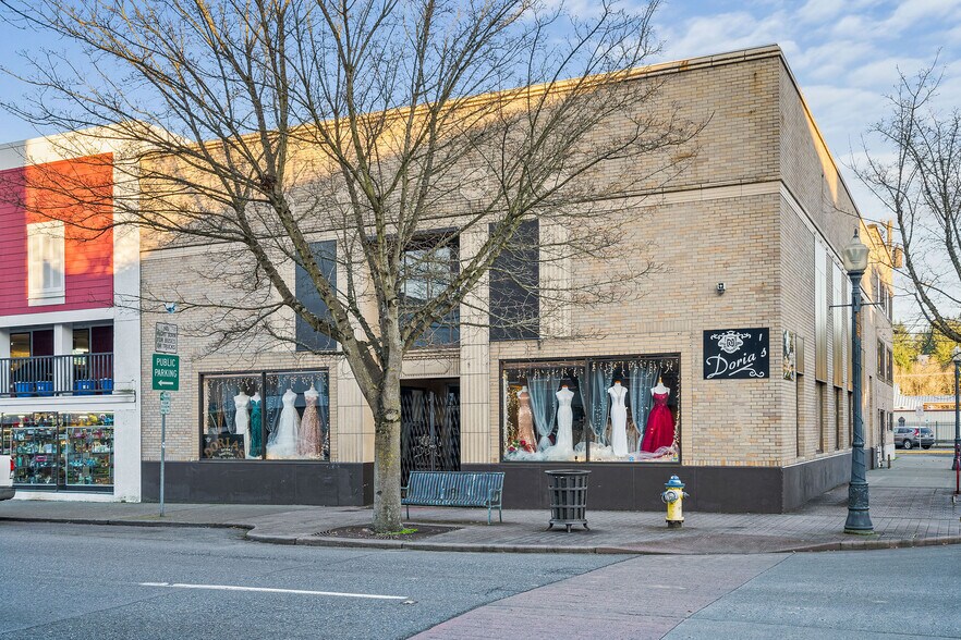 More Photos Of 302 N Tower Ave, Centralia General Retail For Sale