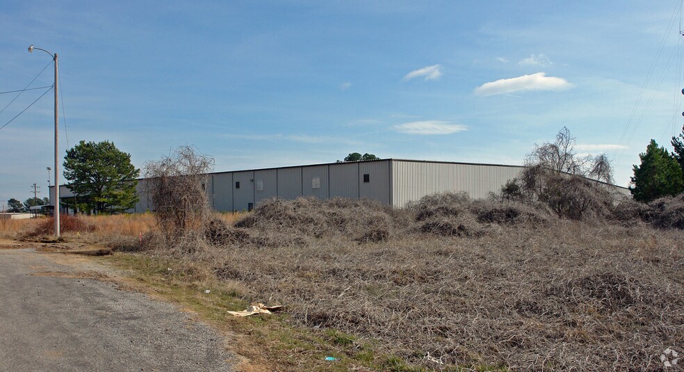 More Photos Of 400 E Industrial Park Rd, Holly Springs Manufacturing For Lease