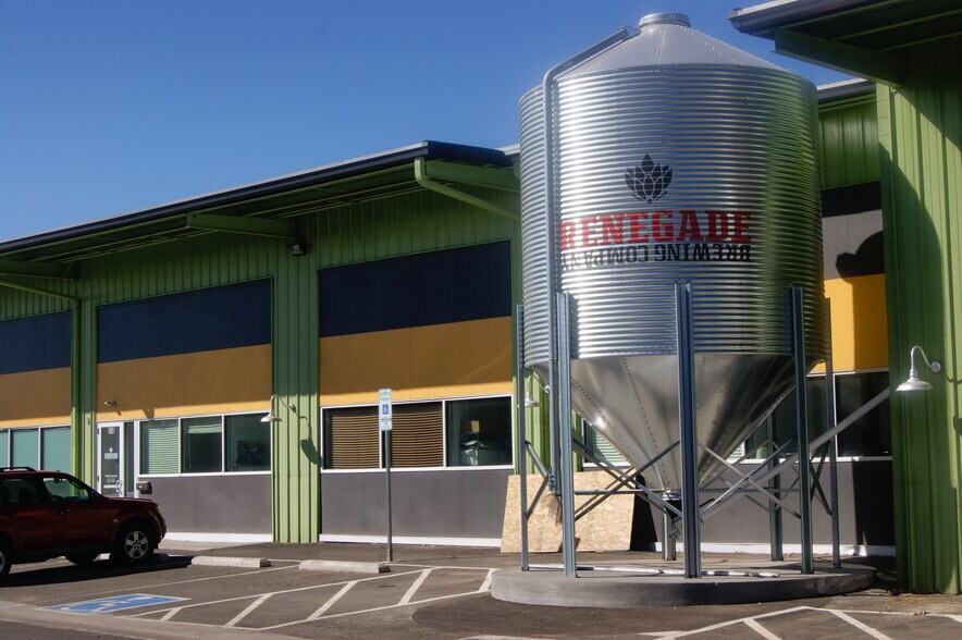 More Photos Of 918 W 1st Ave, Denver Bar For Lease