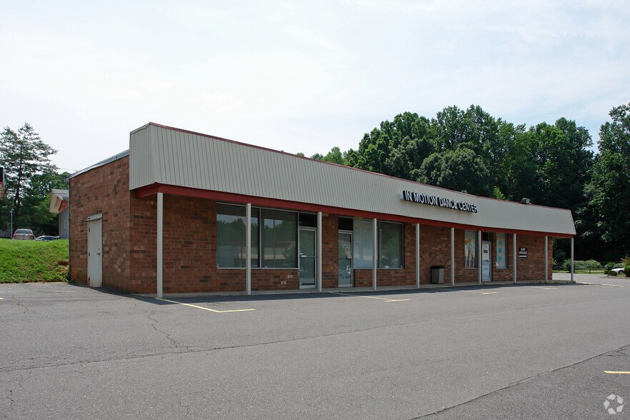 More Photos Of 4812 Country Club Rd, Winston-Salem Unknown For Lease
