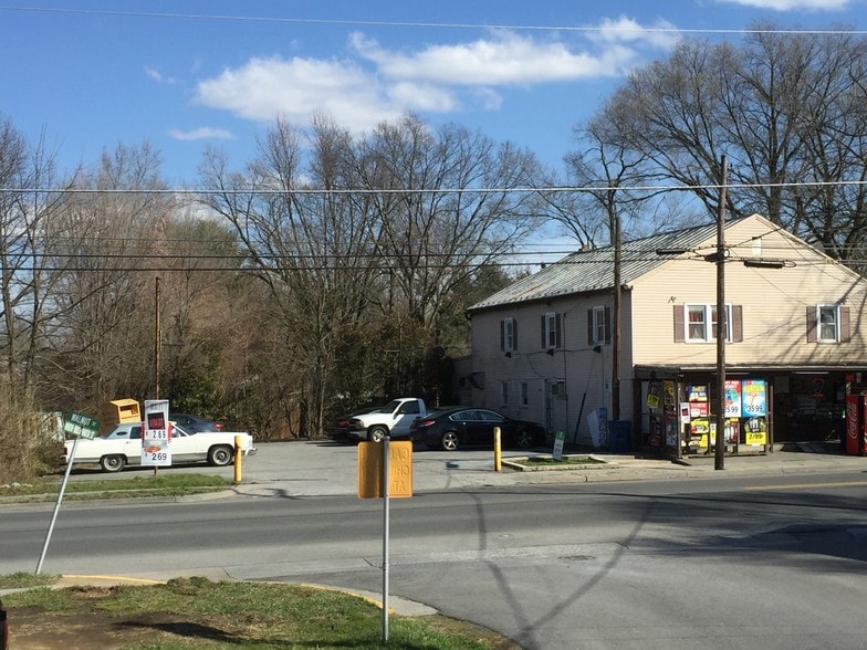 More Photos Of 304 N Buckmarsh St, Berryville Restaurant For Sale