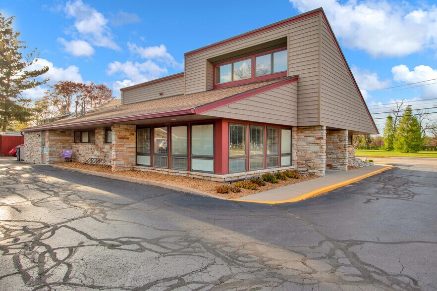 More Photos Of 3125 Main St, Stevens Point Office For Sale