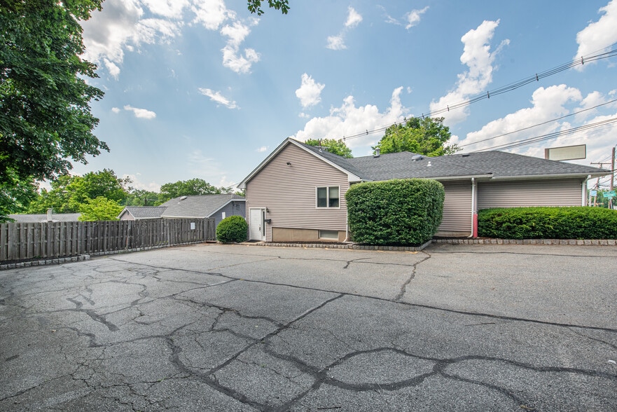 More Photos Of 113 Parsippany Rd, Parsippany Office For Lease