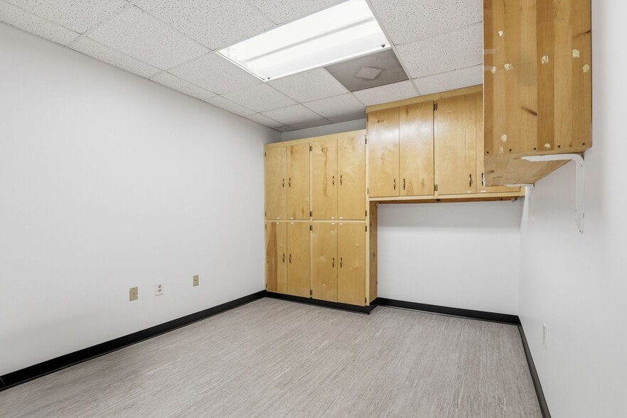 More Photos Of 744 Hartness Rd, Statesville Medical For Sale