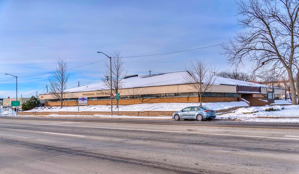 More Photos Of 900 E Michigan Ave, Jackson Office For Lease