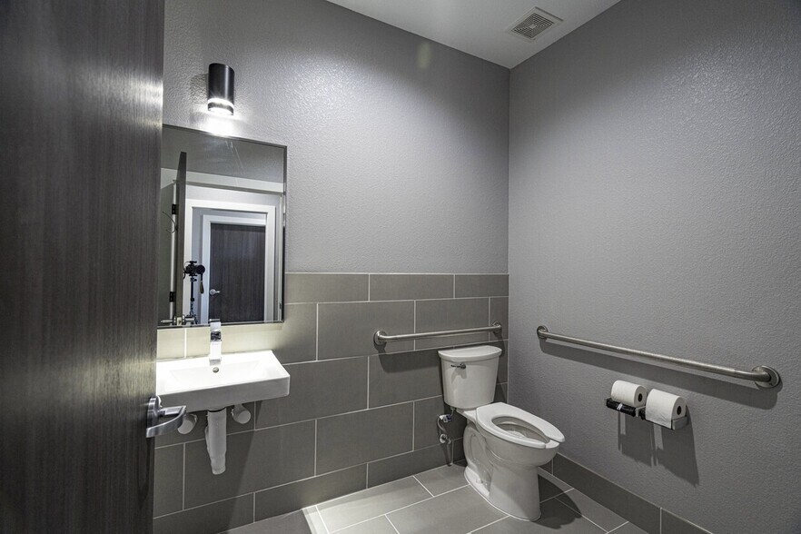 More Photos Of 800 Bonaventure Way, Sugar Land Unknown For Lease